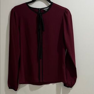 Kenneth Cole Reaction Women’s Blouse XS Tie Detail Maroon Top Black Trim Office